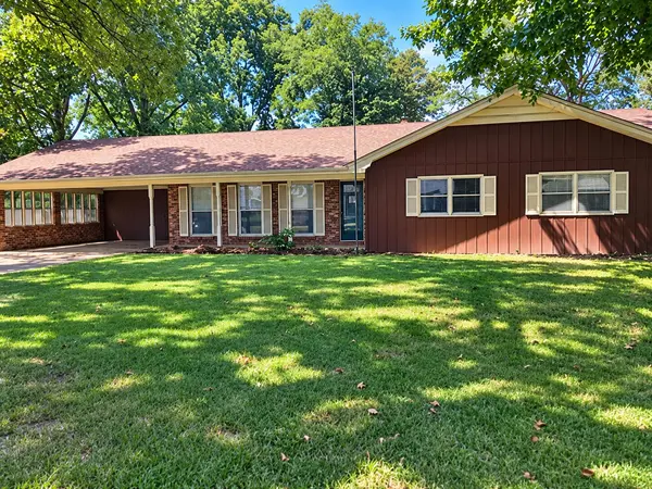 2823 Laurie DR, West Plains, MO 65775