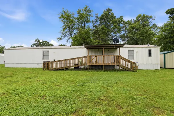 1919 Burnett RD, Seymour, MO 65746
