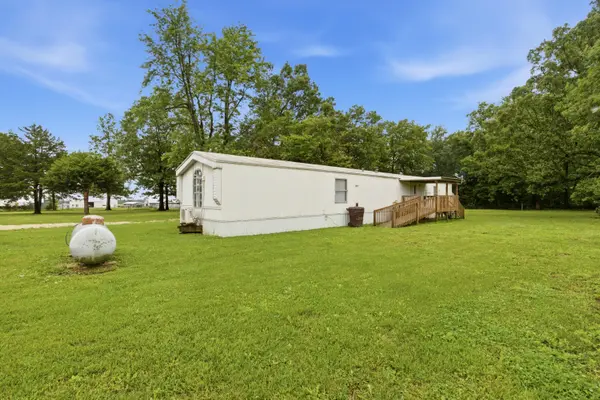 1919 Burnett RD, Seymour, MO 65746
