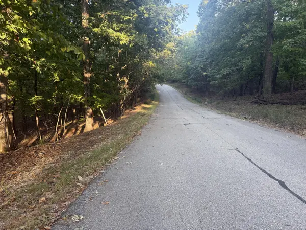 000 Lake RD, Sunrise Beach, MO 65079