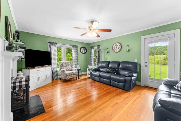 726 Foster Rd, Inman, SC 29349