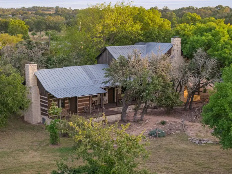 401 Clear Creek LN, Fredericksburg, TX 78624