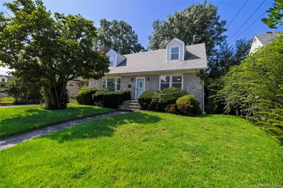 204 Pamlico AVE, Uniondale, NY 11553