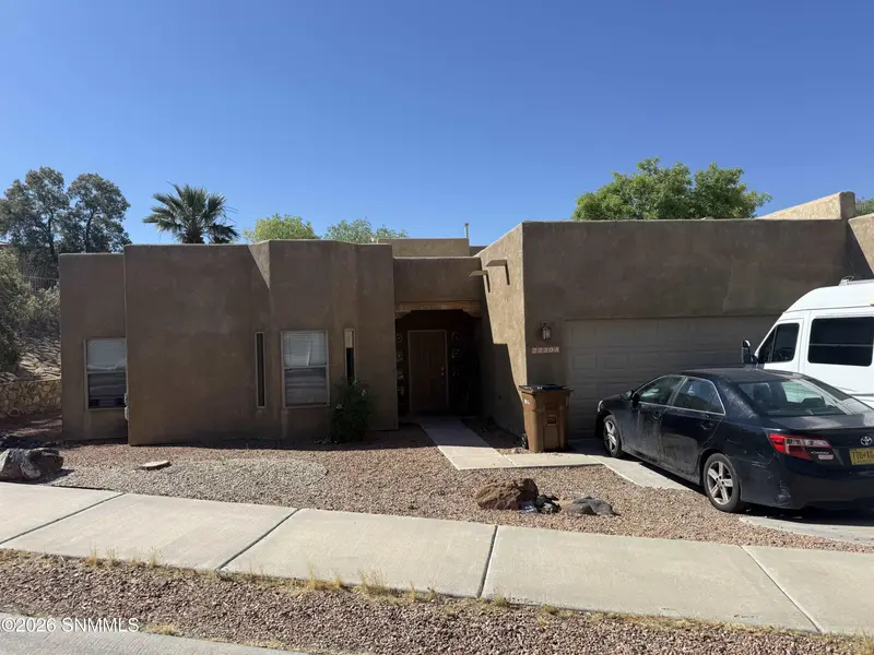 2220 Dakota DR, Las Cruces, NM 88011