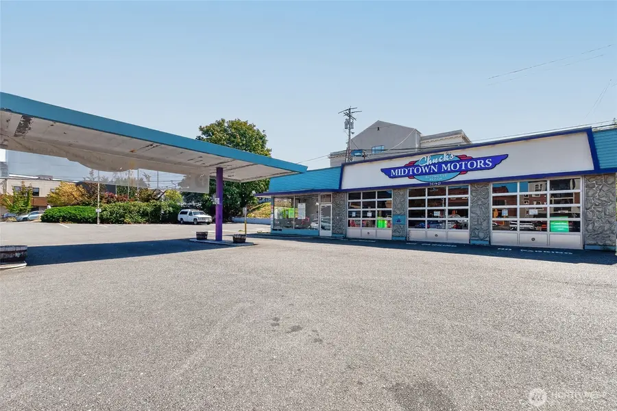1058 N State ST, Bellingham, WA 98225