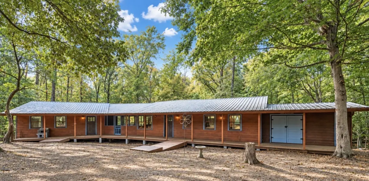 1035 Riverview Rd, Centerville, TN 37033