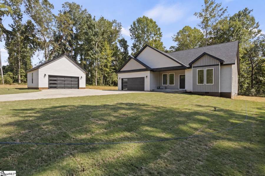 171 Easy ST, Wellford, SC 29385