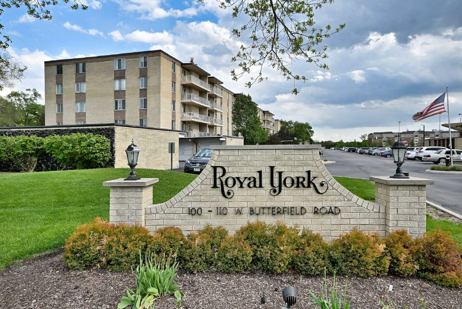 110 W Butterfield RD #309S, Elmhurst, IL 60126