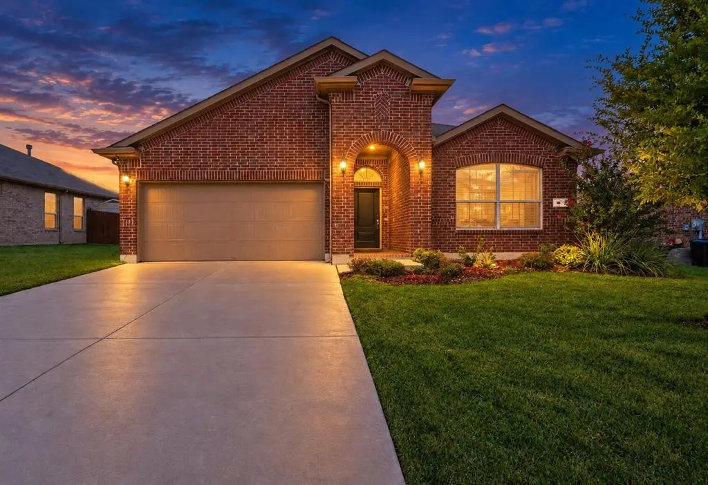 560 Pendennis Drive, Saginaw, TX 76131