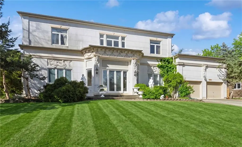 11224 Rosewood ST, Leawood, KS 66211