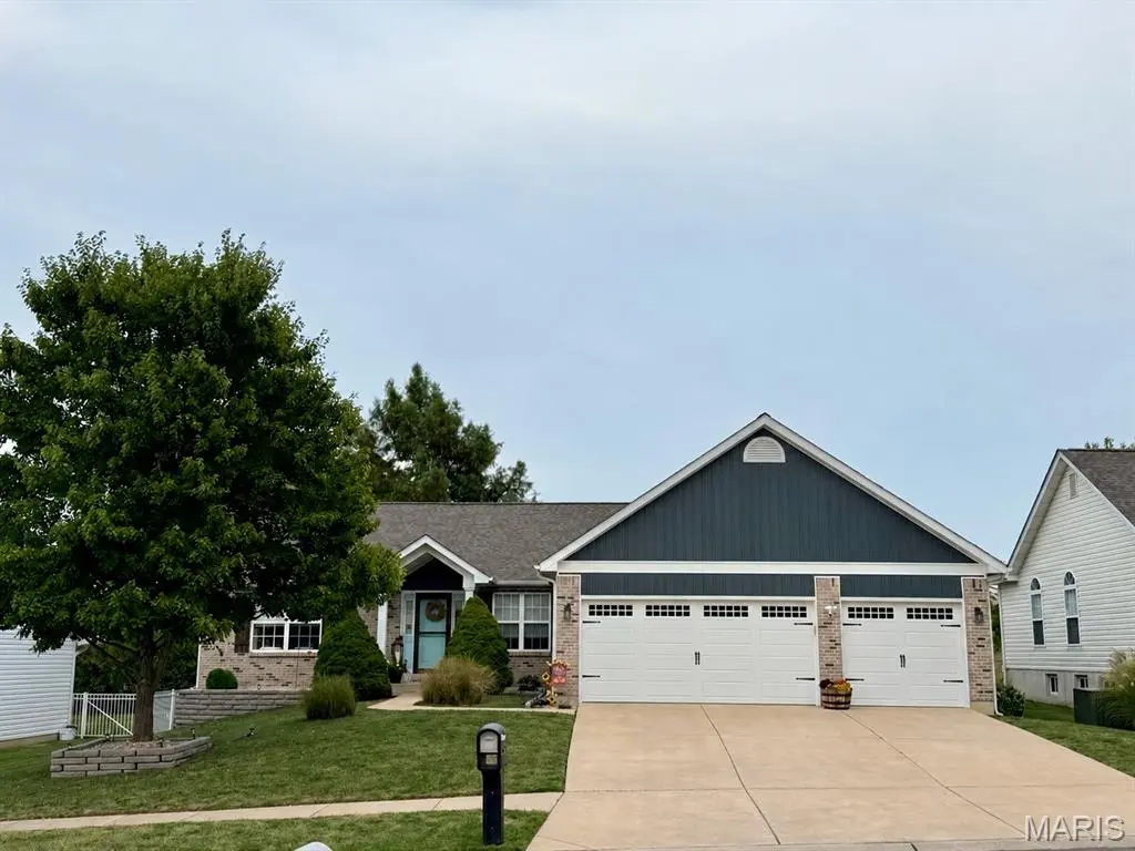 156 Old Williamsburg Pkwy, Wentzville, MO 63385