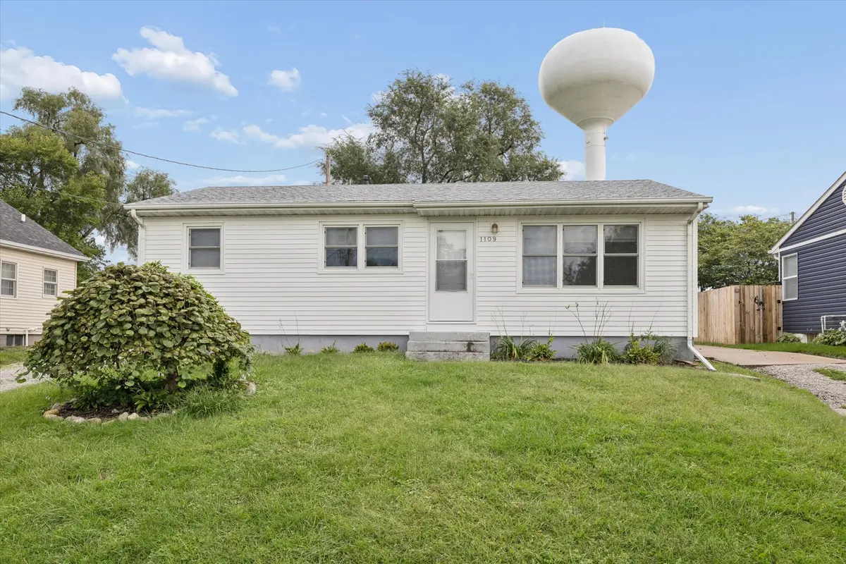 1109 Hacker ST, Buffalo, IA 52728