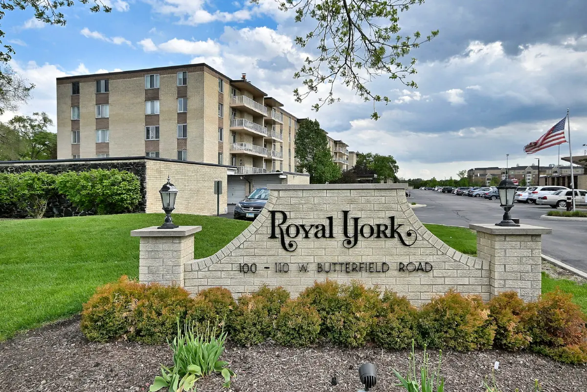 110 W Butterfield RD #309S, Elmhurst, IL 60126