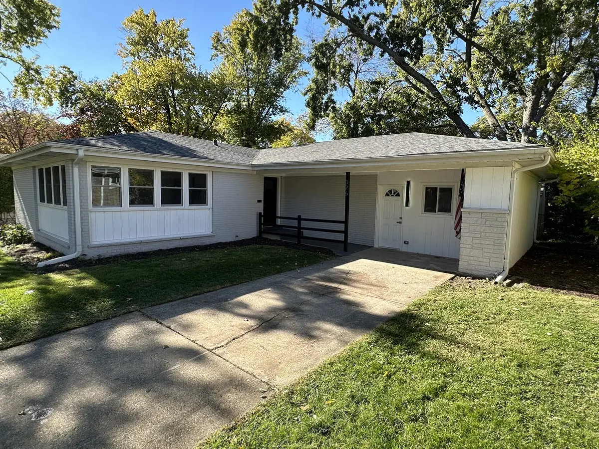 326 Indian DR, Glen Ellyn, IL 60137