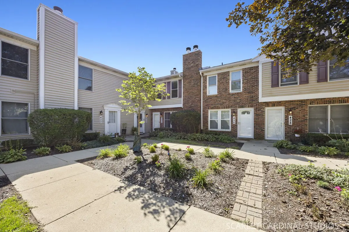 424 Kensington CT, Naperville, IL 60563