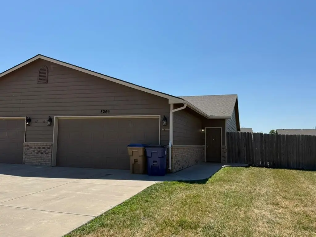 5269 N Cypress Cir., Bel Aire, KS 67226