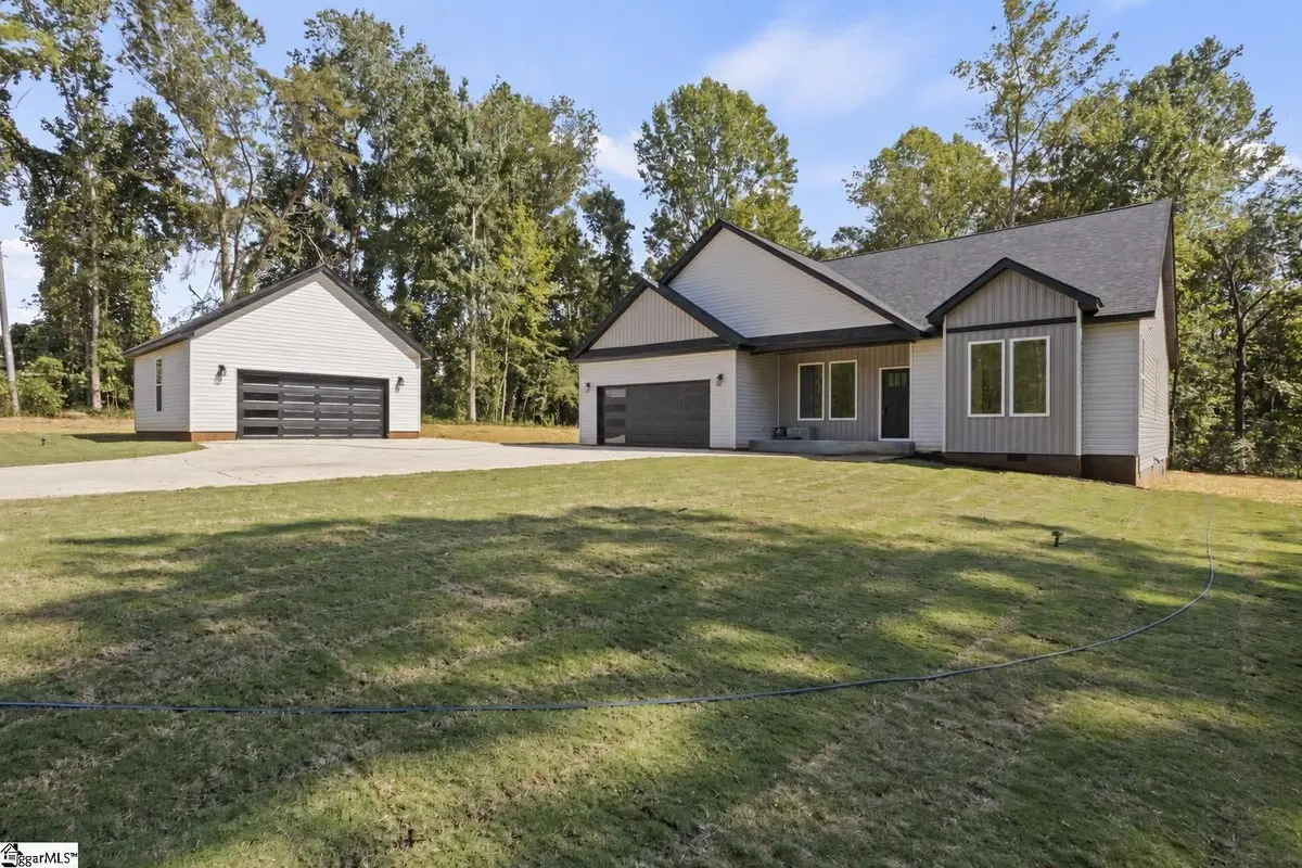 171 Easy ST, Wellford, SC 29385