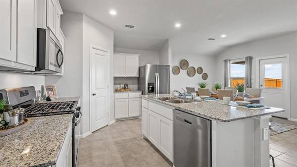 1025 FOXBURG Drive, Fort Worth, TX 76131