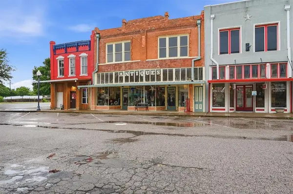 321 N Main Street, Bonham, TX 75418