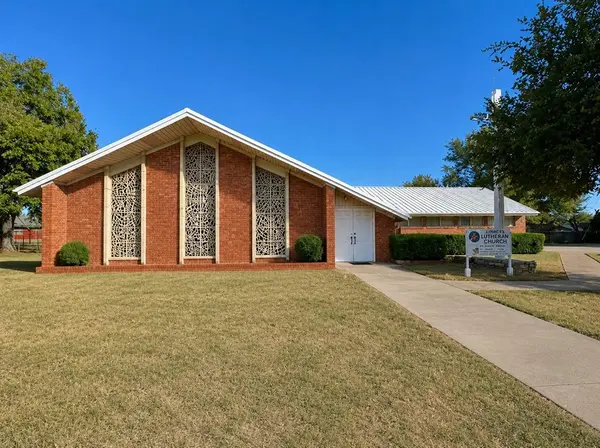 815 E Gilbert Street, Henrietta, TX 76365