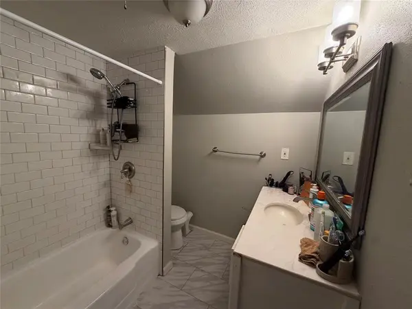 8044 Woodhue Circle, Dallas, TX 75228