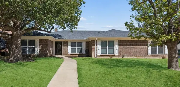 900 Rosewood Court, Euless, TX 76039