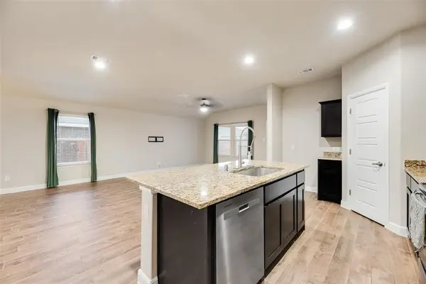 716 Griffith Park Trail, Alvarado, TX 76009