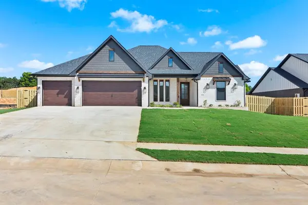 16426 Clearview Drive, Lindale, TX 75771