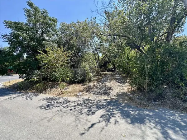 1001 NW Loraine Street, Fort Worth, TX 76106