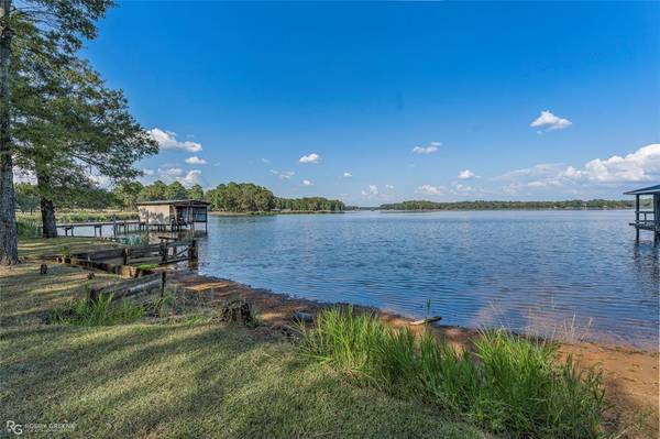 758 W Lakeshore Drive, Benton, LA 71006