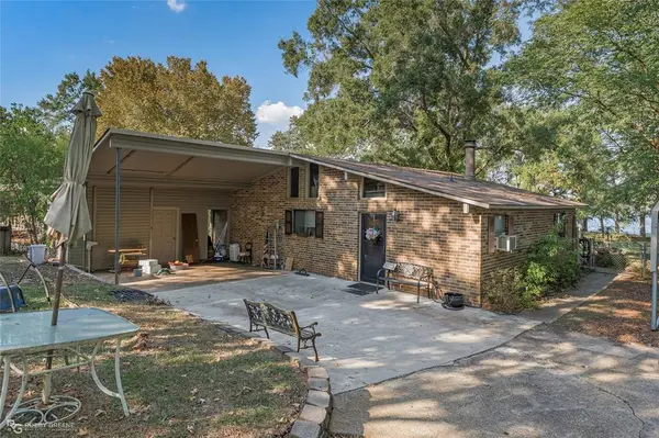 758 W Lakeshore Drive, Benton, LA 71006