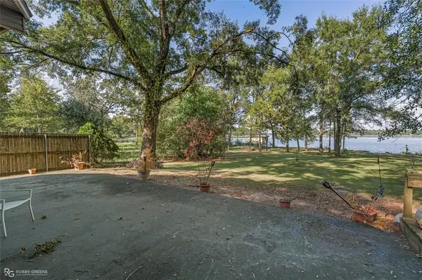758 W Lakeshore Drive, Benton, LA 71006