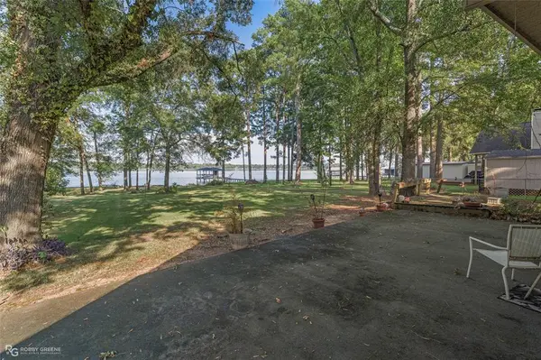 758 W Lakeshore Drive, Benton, LA 71006