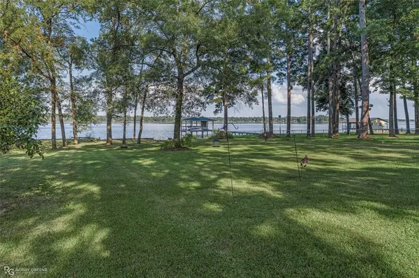 758 W Lakeshore Drive, Benton, LA 71006