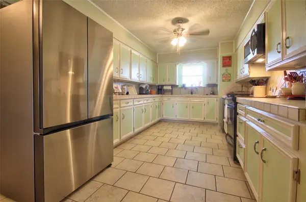 204 Sunset DR, Llano, TX 78643