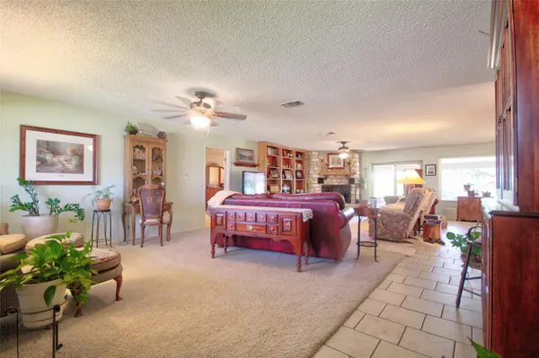 204 Sunset DR, Llano, TX 78643