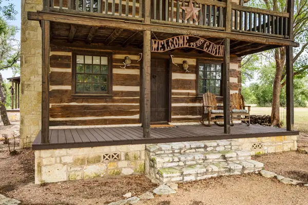 401 Clear Creek LN, Fredericksburg, TX 78624