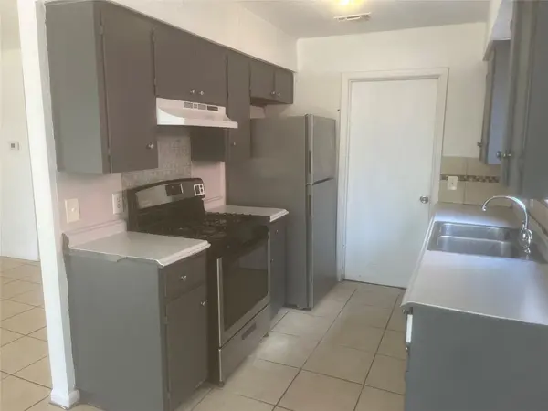 5213 Village PATH, Austin, TX 78744