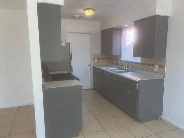 5213 Village PATH, Austin, TX 78744