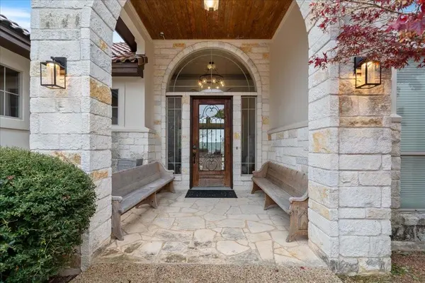 7304 Matisse Pointe DR, Jonestown, TX 78645