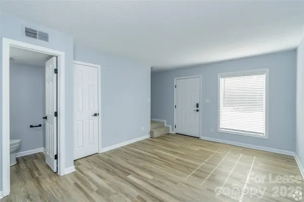 300 E Charlotte AVE #5, Mount Holly, NC 28120