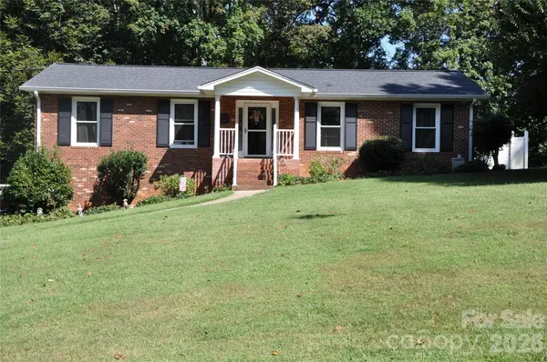 6045 Woodcove DR, Winston Salem, NC 27104