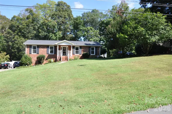6045 Woodcove DR, Winston Salem, NC 27104