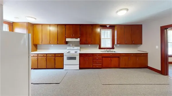 329 W Hunter ST, Nevada, MO 64772