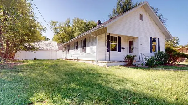 329 W Hunter ST, Nevada, MO 64772