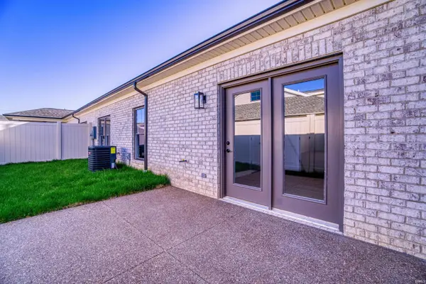 3291 White Oak TRL, Newburgh, IN 47630