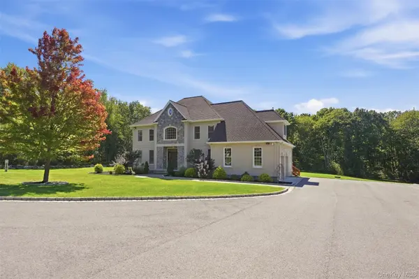 17 Meadow Crest DR, Mahopac, NY 10541