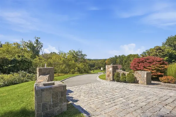 17 Meadow Crest DR, Mahopac, NY 10541