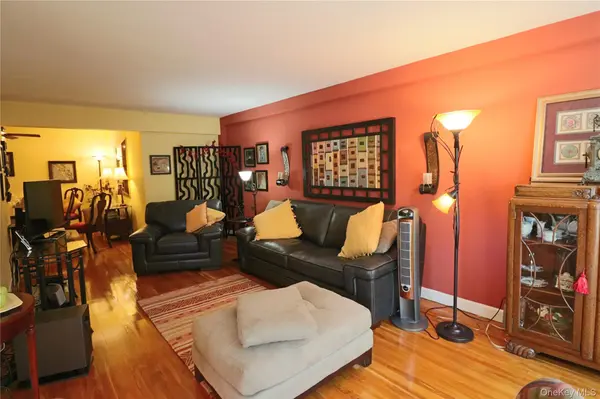 18-50 211 ST #2K, Bayside, NY 11360