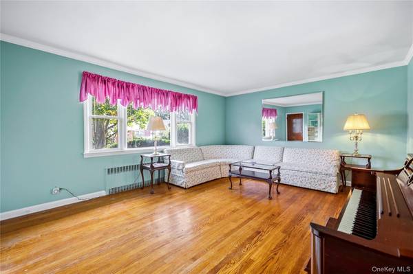 204 Pamlico AVE, Uniondale, NY 11553